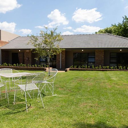 Opstal Gastehuis Potchefstroom Exterior photo