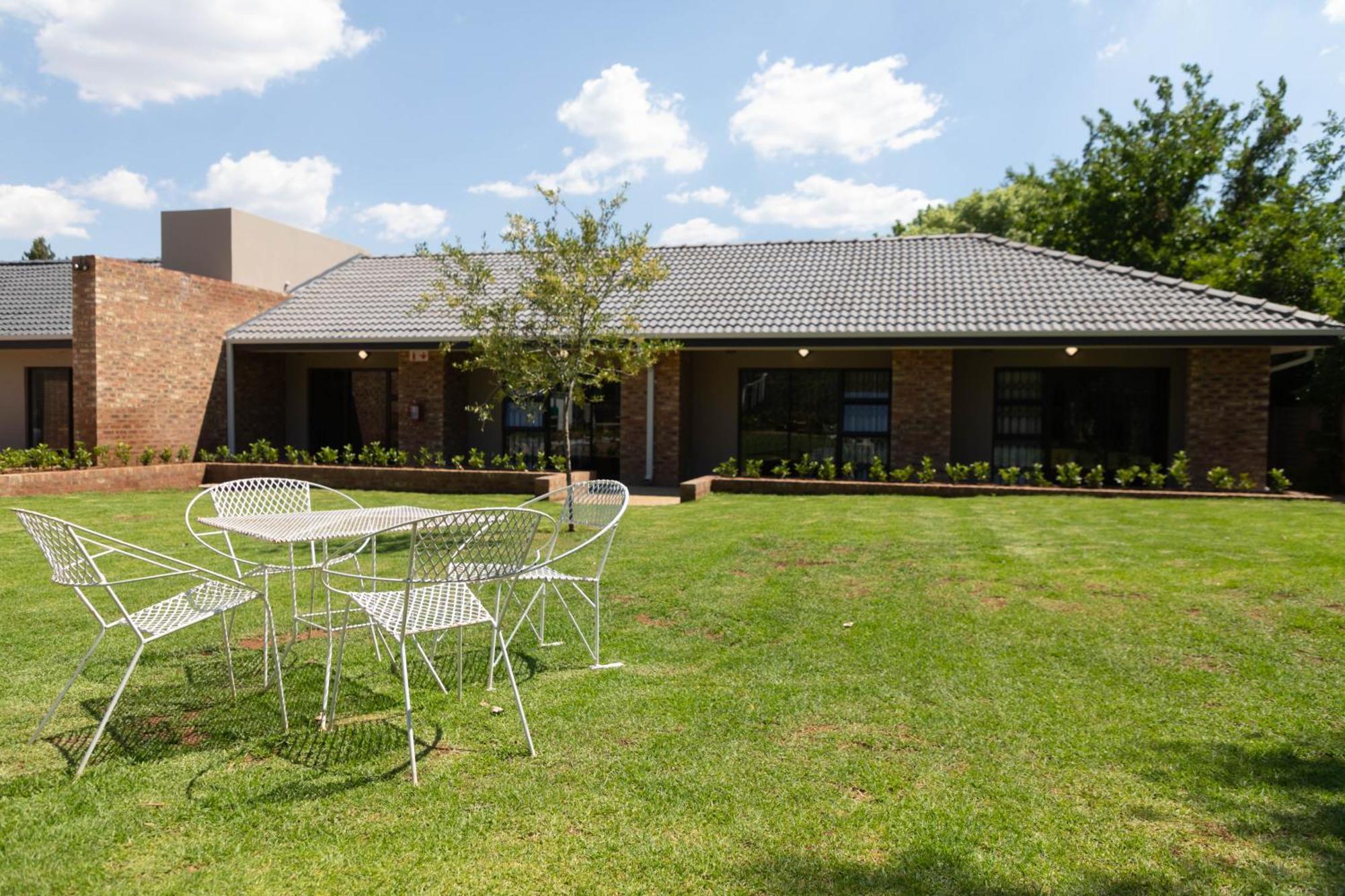 Opstal Gastehuis Potchefstroom Exterior photo